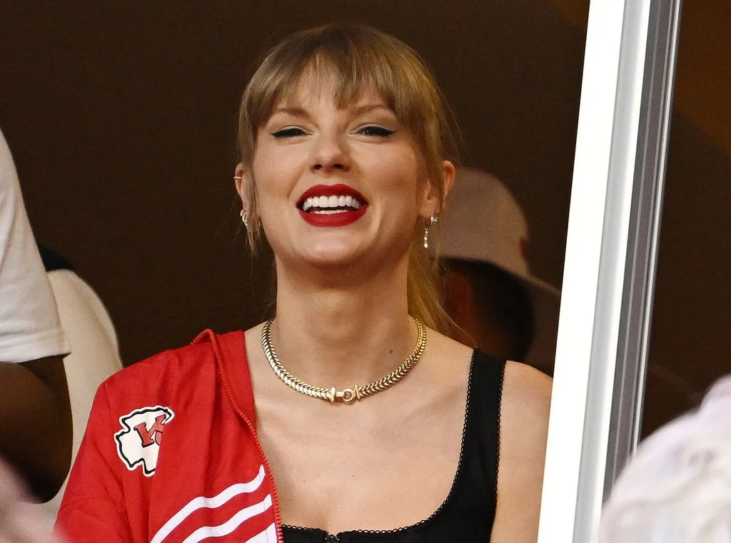 Discover if Taylor Swift has teeth veneers and the truth behind her perfect smile