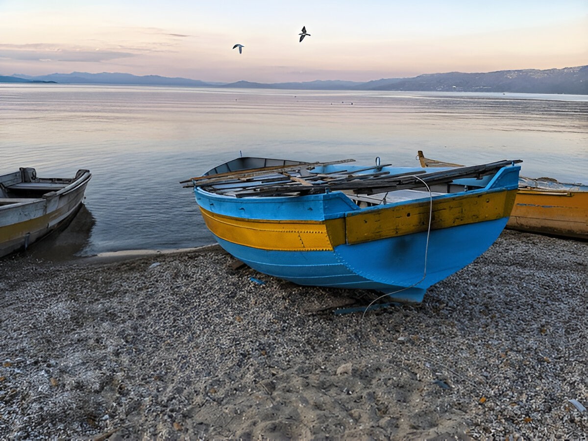 http://pogradec-lake