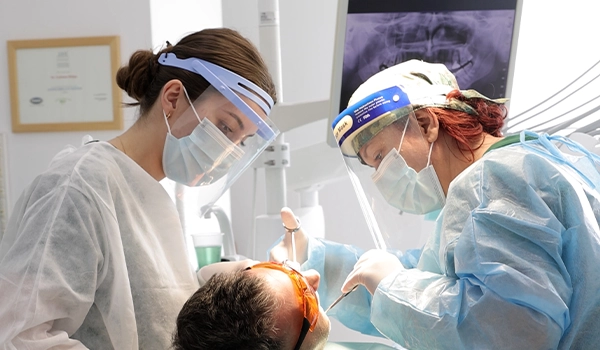 Vantaggi degli Impianti Dentali in Albania: Perché Scegliere il Nostro Paese?