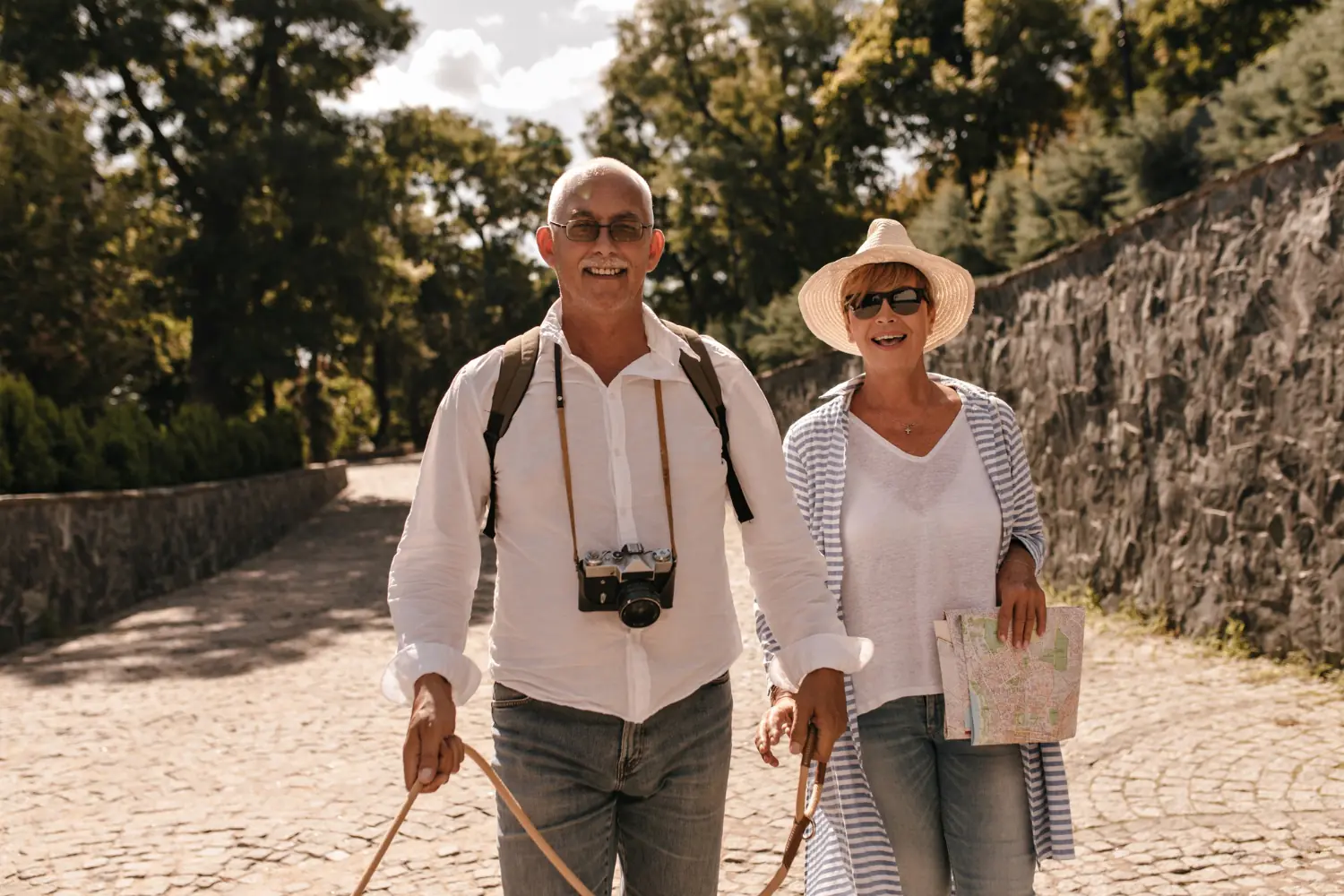 Scopri cosa è il turismo dentale, i suoi vantaggi, i rischi e perché l’Albania è una meta ideale per trattamenti odontoiatrici.