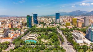 Scopri perché scegliere l'Albania per il restauro dei tuoi denti è una scelta vantaggiosa: qualità, risparmio e professionalità ti aspettano.