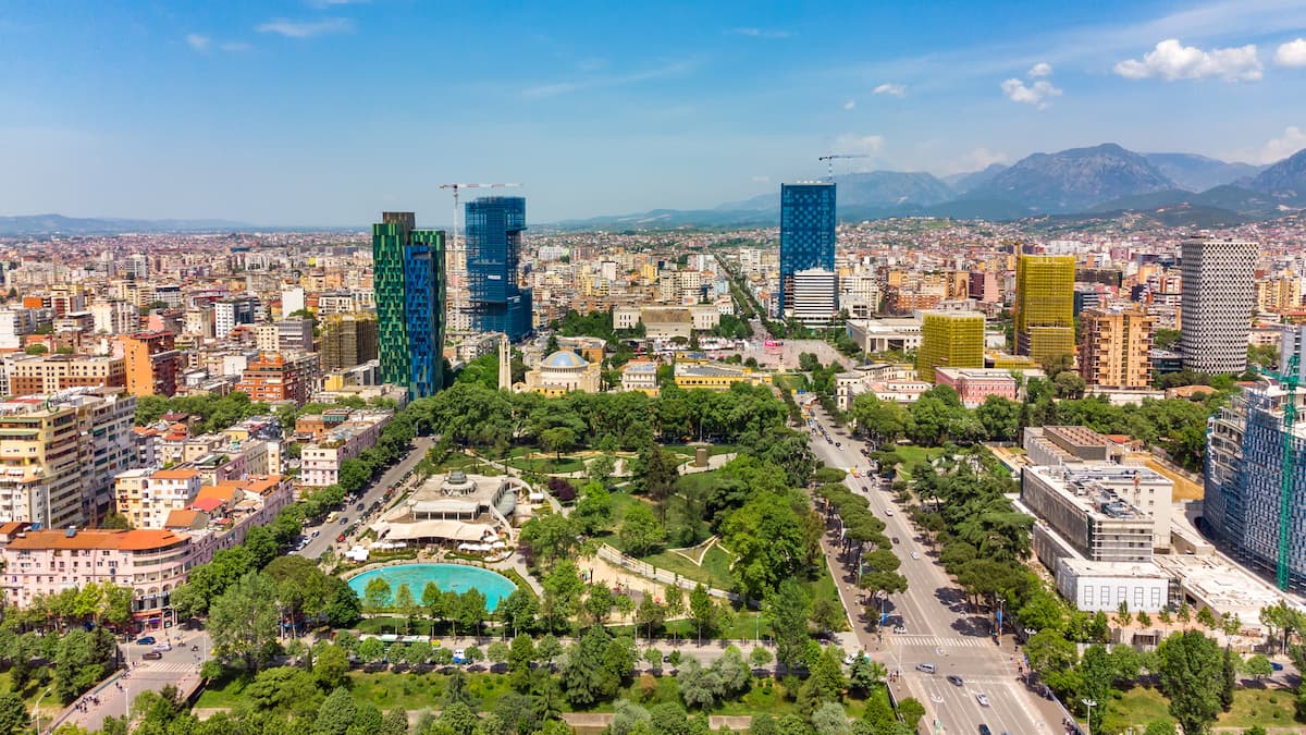 Scopri perché scegliere l'Albania per il restauro dei tuoi denti è una scelta vantaggiosa: qualità, risparmio e professionalità ti aspettano.