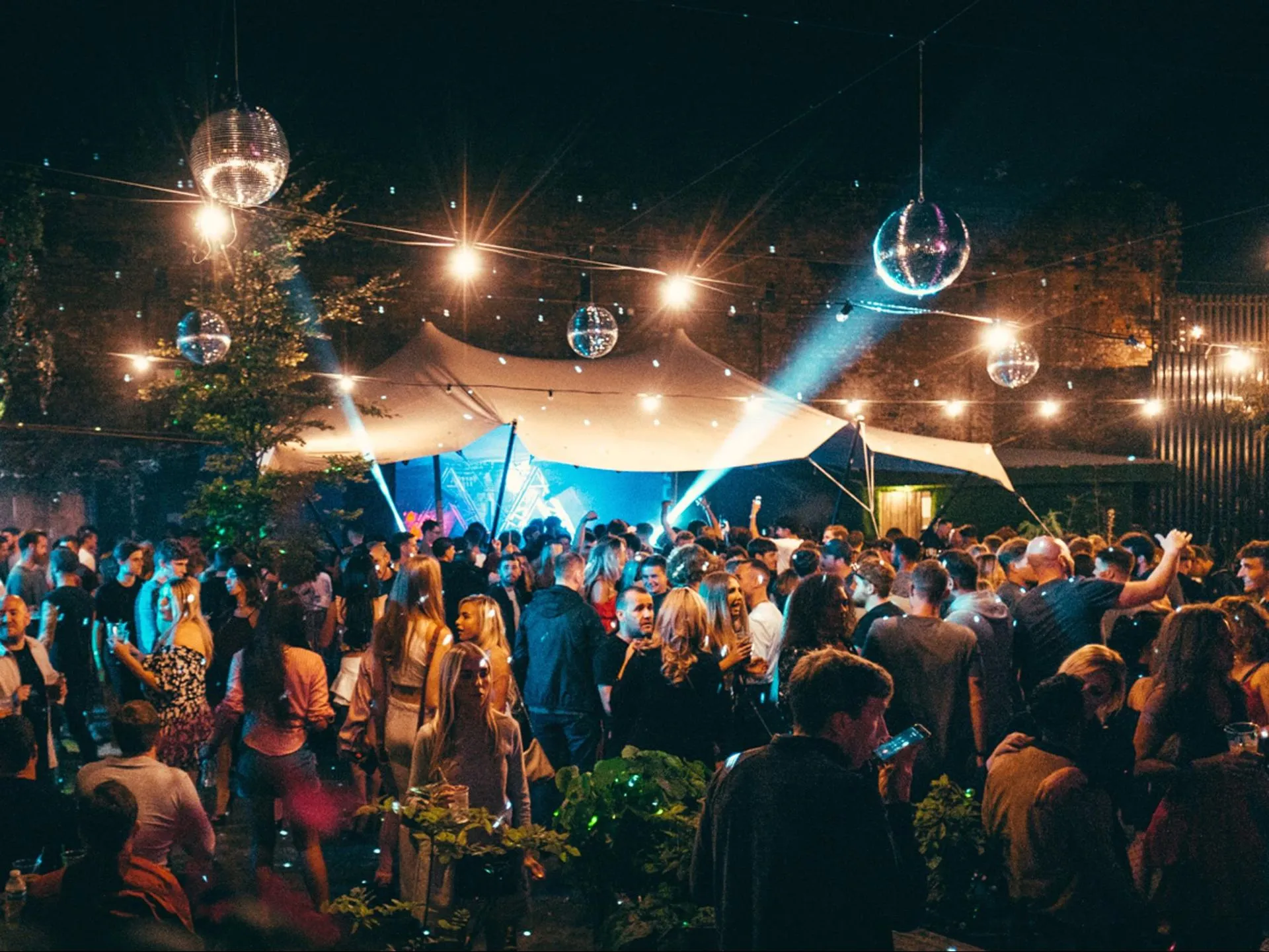 As the sun sets, Tirana transforms into a lively hub of entertainment, with the Blloku district at the epicenter of its nightlife. Once a restricted area for the communist elite, Blloku now thrives with trendy bars, clubs, and live music venues.