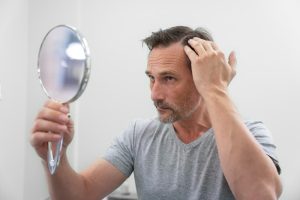 Discover the key differences between FUE vs DHI hair transplants. Learn how they work, costs, recovery, and success rates.